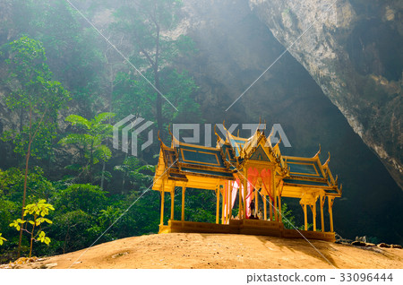 Phraya Nakhon Cave. Khao Sam Roi Yot National Park 33096444