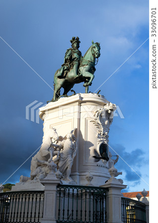 questrian statue of King José in Lisbon (Portugal) 33096701