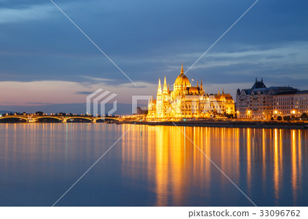 View of Budapest with the Parliament building View of Budapest with the Parliament building 33096762