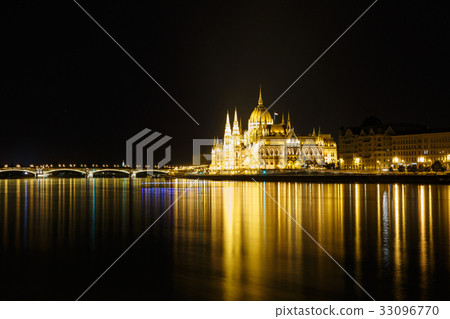 View of Budapest with the Parliament building View of Budapest with the Parliament building 33096770