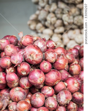 Pile of red onions at fresh market in Thailand Pile of red onions at fresh market in Thailand 33098207