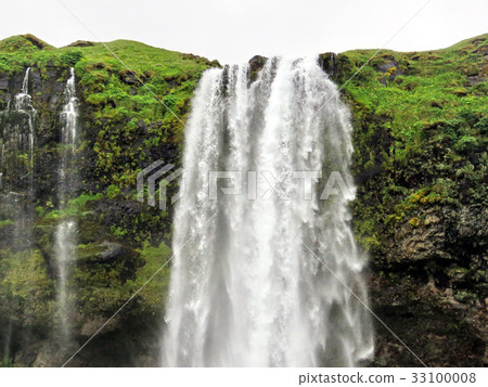 Iceland the Seljalandsfoss Waterfall 2017 Iceland the Seljalandsfoss Waterfall 2017 33100008