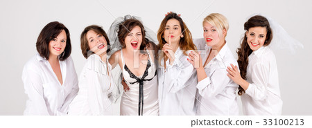 Stylish bridesmaids having fun with bride 33100213