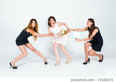 Stylish bridesmaids having fun with bride 33100235