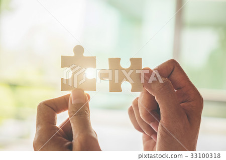 Hand of business woman planning risk and strategy Hand of business woman planning risk and strategy 33100318