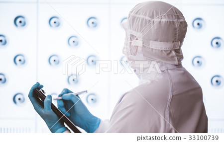 Work in a factory 33100739