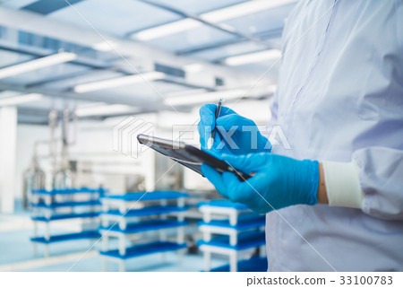 Work in a factory 33100783