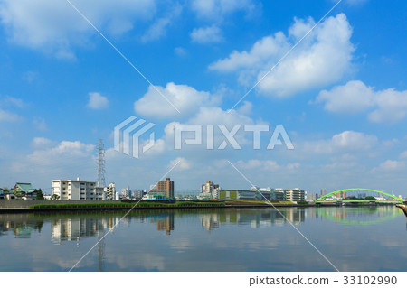 Look for the skyline of the Odaibashi area where blue sky spreads from Adachida-dori Look for the skyline of the Odaibashi area where blue sky spreads from Adachida-dori 33102990