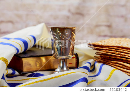 wine and matzoh jewish passover bread matzo wine and matzoh jewish passover bread matzo 33103442