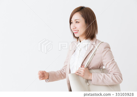 Smiling female business departure 33103928