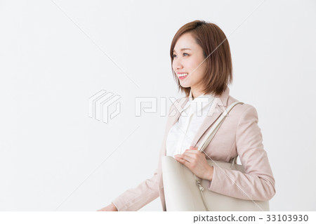 Smiling female business departure Smiling female business departure 33103930