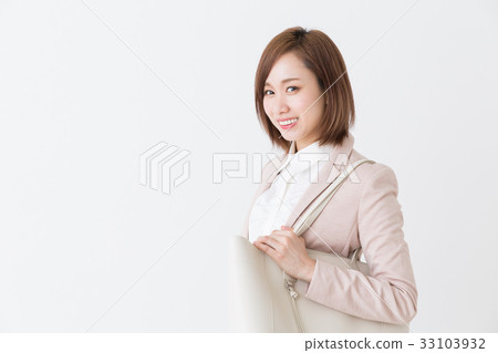 Smiling female business departure 33103932