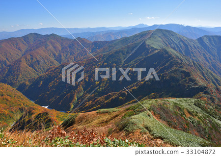 從Nakanotake附近看到一條通往瀧澤和Mt. Soakake的山脊，有一座雪山 33104872