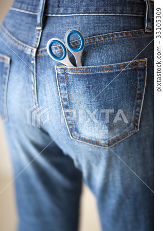 Jeans buttocks scissors Jeans buttocks scissors 33105309