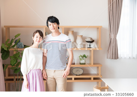 A young couple 33105660