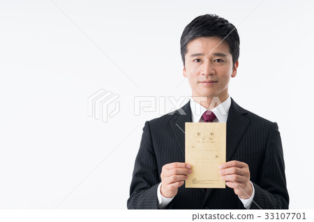 Middle businessman (salary) 33107701