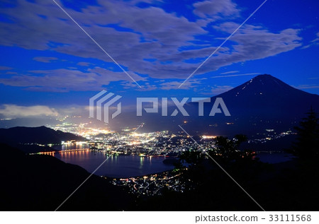從Shindo Pass看到的夜景和夏季富士 從Shindo Pass看到的夜景和夏季富士 33111568
