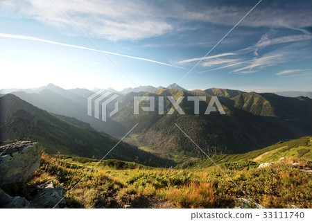 Peaks in Tatra Mountains on Slovak-Polish border Peaks in Tatra Mountains on Slovak-Polish border 33111740