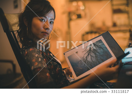 photographer, cameraman, photographers 33111817