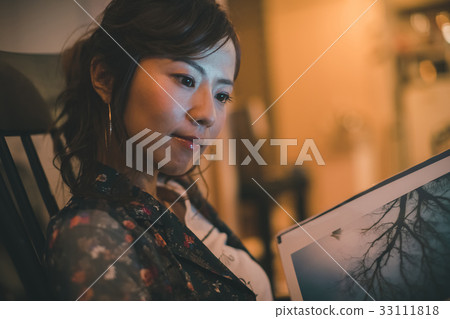 photographer, cameraman, photographers 33111818