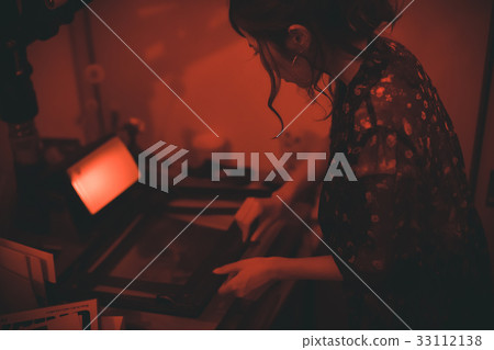 女生 女孩 女性 33112138