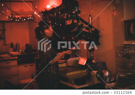 女生 女孩 女性 33112164