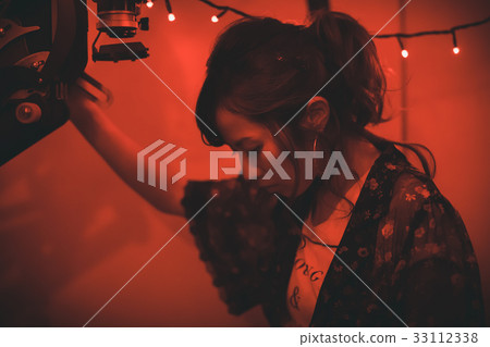 女生 女孩 女性 33112338