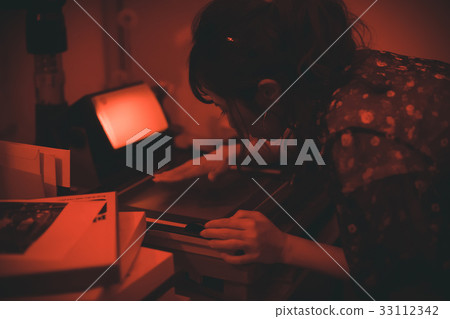 female, lady, woman 33112342