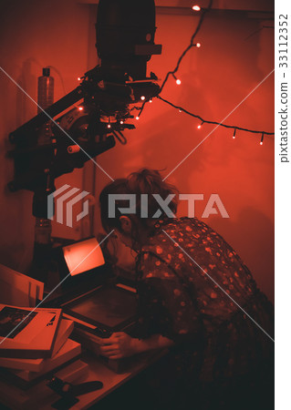 female, lady, woman 33112352