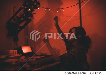 female, lady, woman 33112359