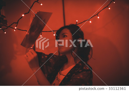 暗室 女生 女孩 33112361