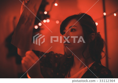 暗室 女生 女孩 33112364