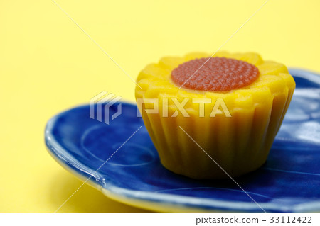 Fresh sweets and sunflower Fresh sweets and sunflower 33112422