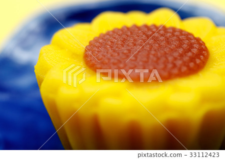 Fresh sweets and sunflower Fresh sweets and sunflower 33112423