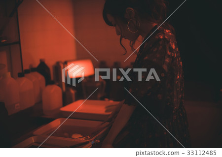 暗室 女生 女孩 33112485