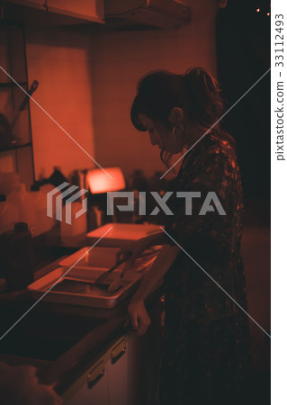 暗室 女生 女孩 33112493