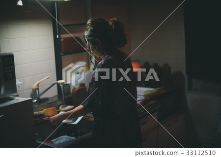 female, lady, woman 33112510