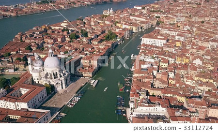 Aerial view of the Grand Canal and Santa Maria 33112724