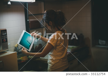 自然現象 女生 女孩 33112754