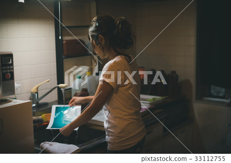 自然現象 女生 女孩 33112755