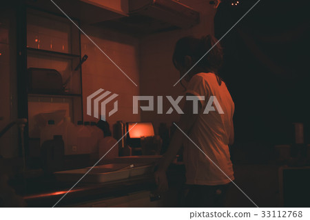 female, lady, woman 33112768