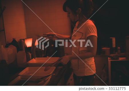 暗室 女生 女孩 33112775