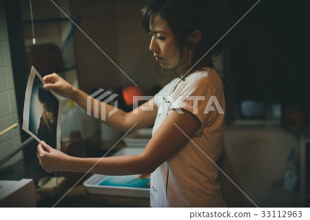 female, lady, woman 33112963