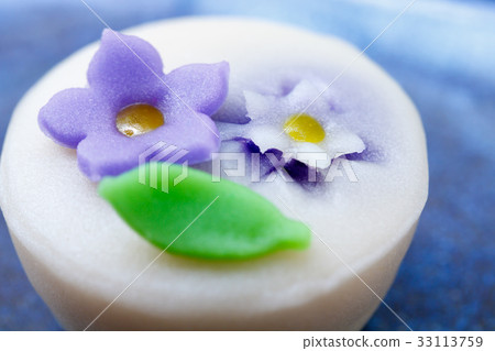 Fresh sweets and bellflowers 33113759