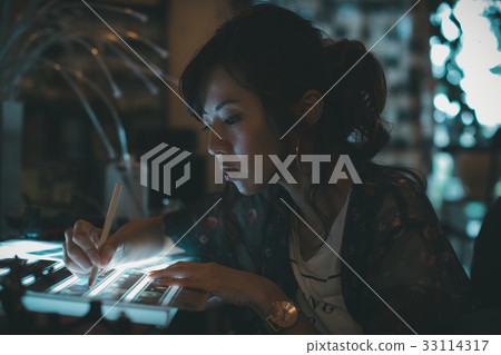 photographer, cameraman, photographers 33114317