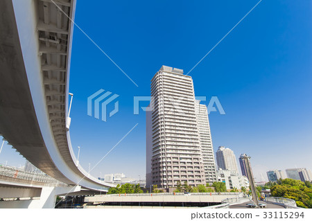 沿河和藍天的塔公寓 33115294