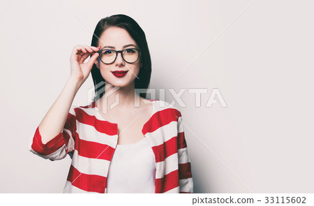 young smiling woman 33115602