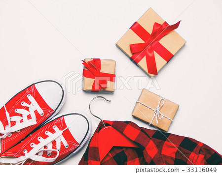 beautiful gifts of different sizes and colors 33116049