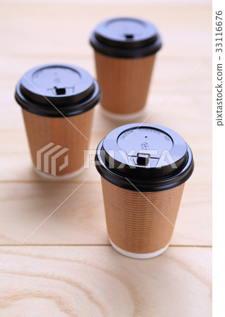 Hot coffee sprinkled in a paper cup 33116676