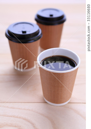 Hot coffee sprinkled in a paper cup Hot coffee sprinkled in a paper cup 33116680